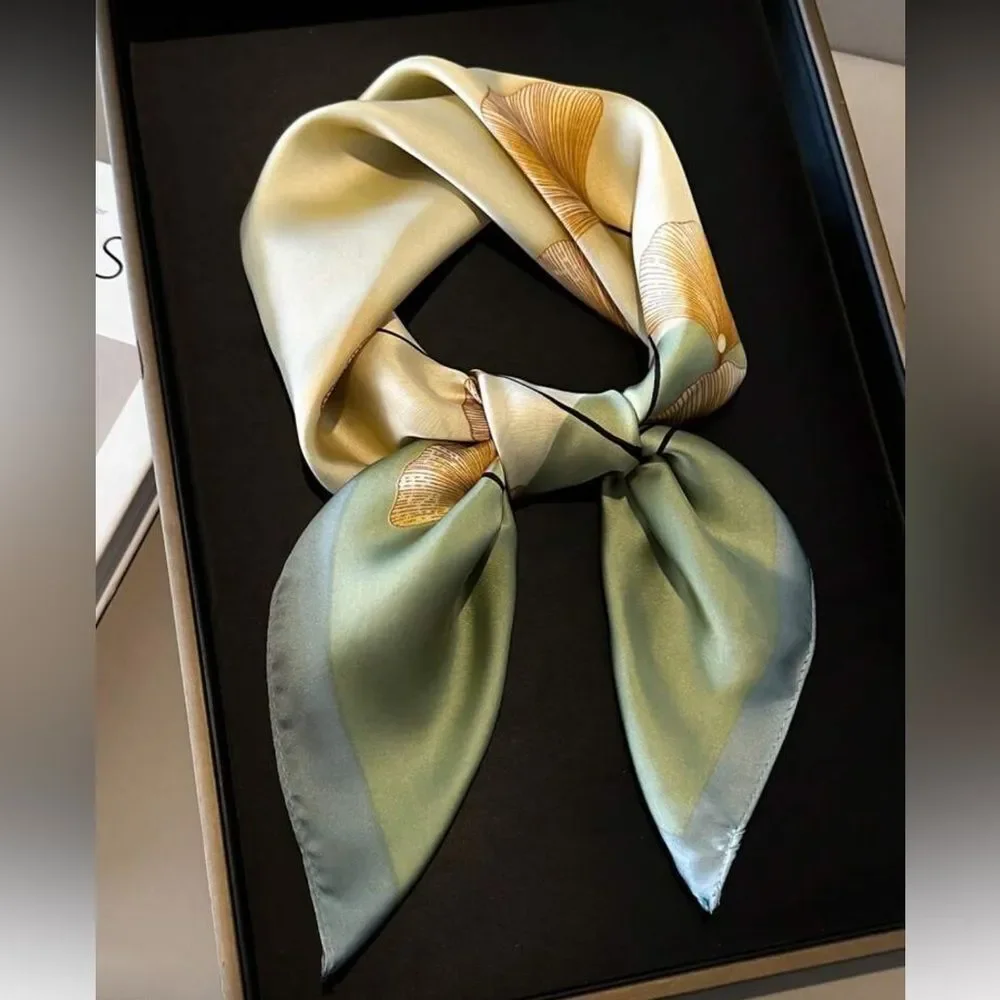 Leaf sage Green and Cream scarf N1352